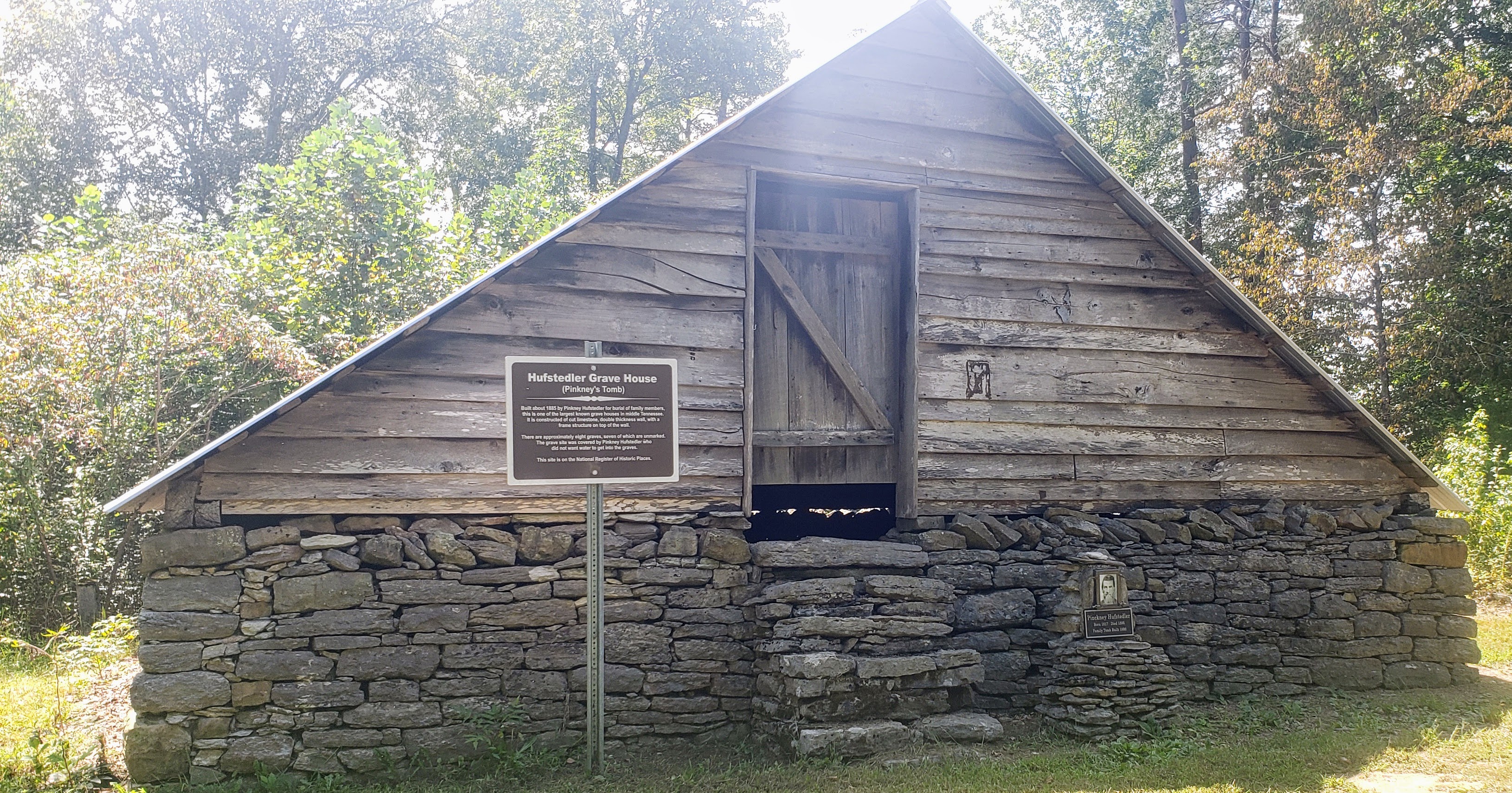 Pinckney's Tomb.